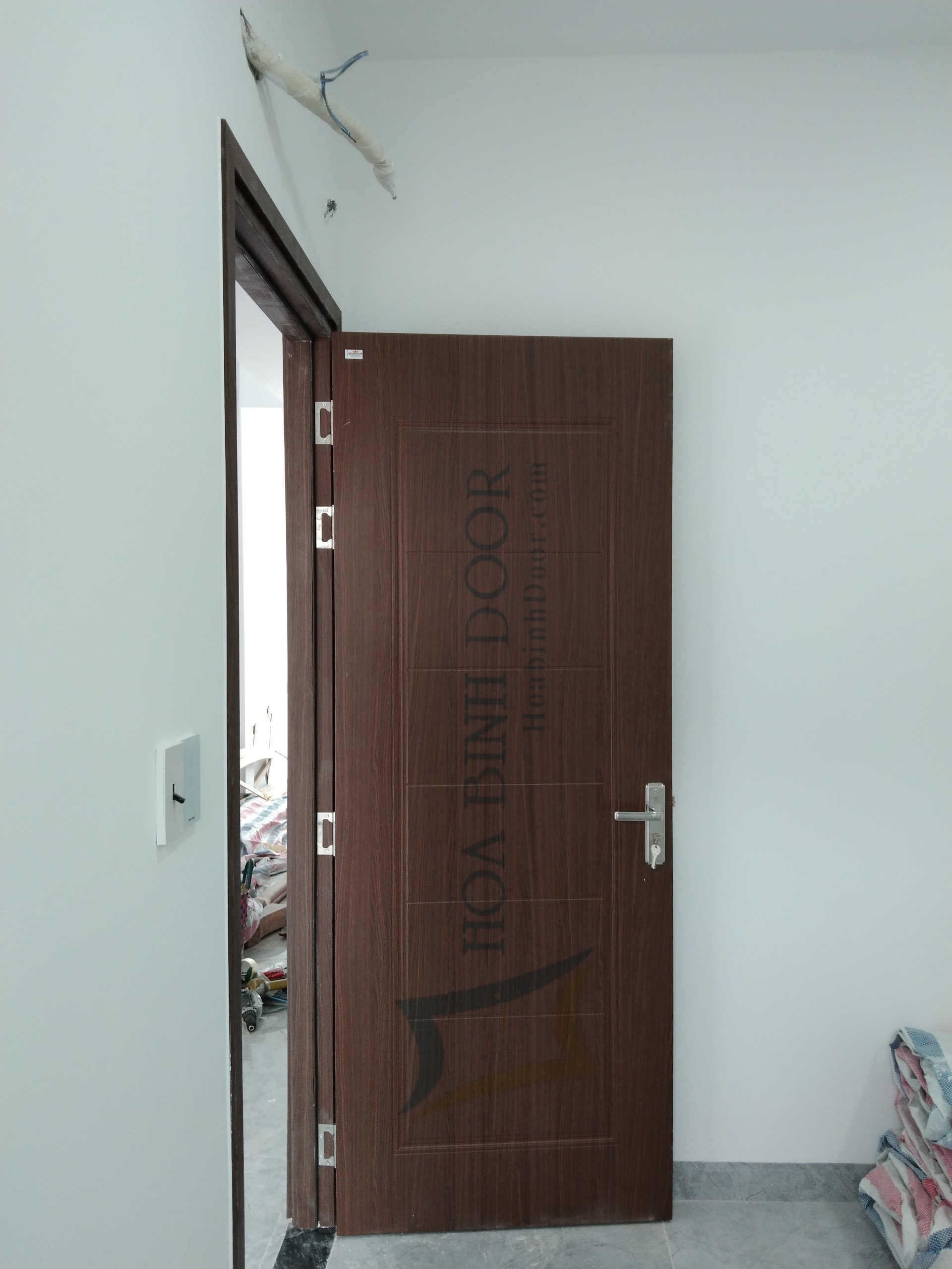 cửa nhựa gỗ composite 1