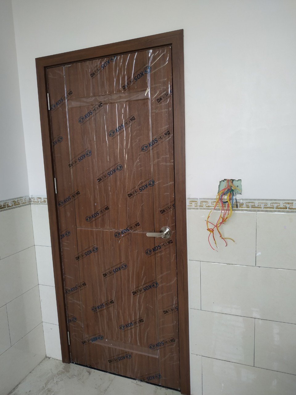 Mẫu cửa nhựa gỗ dành cho phòng ngủ giá rẻ