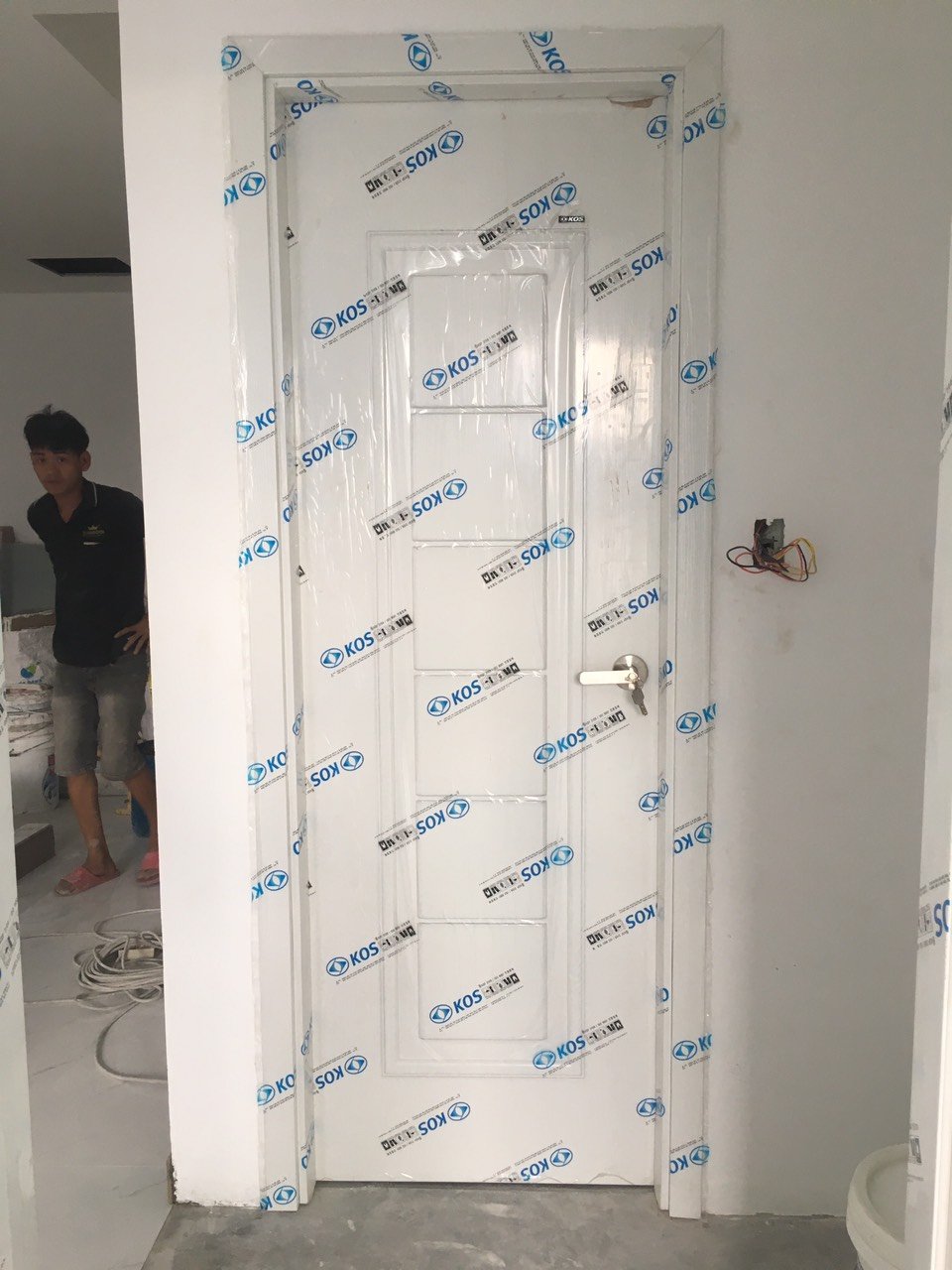 Mẫu cửa nhựa gỗ dành cho phòng ngủ giá rẻ