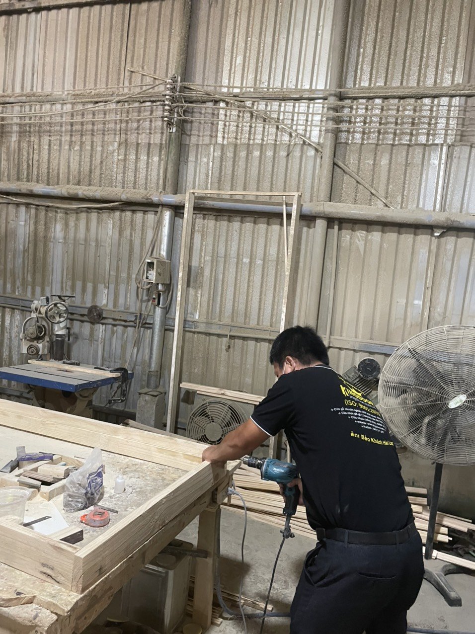  sản xuất cửa gỗ công nghiệp