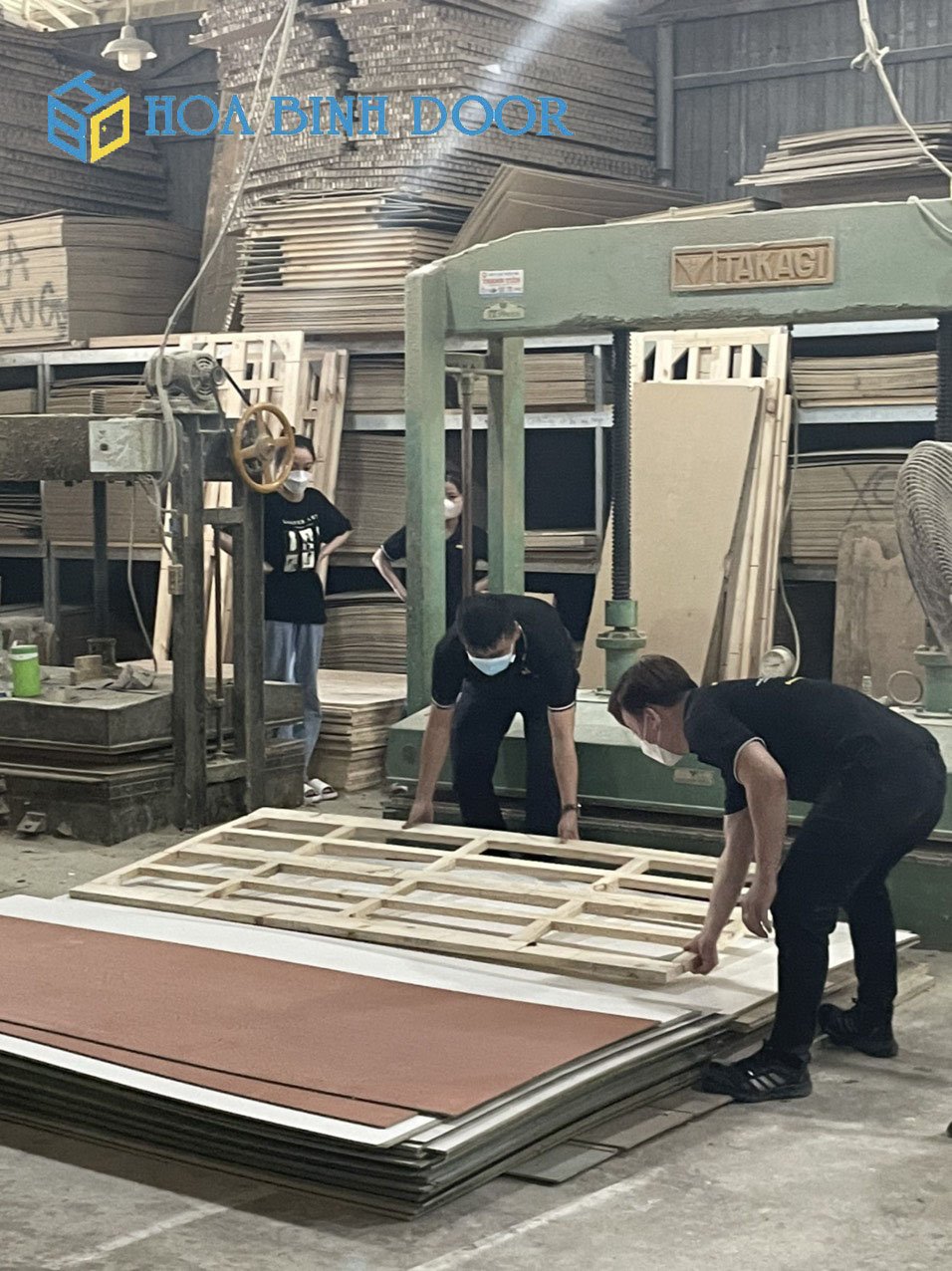  sản xuất cửa gỗ công nghiệp