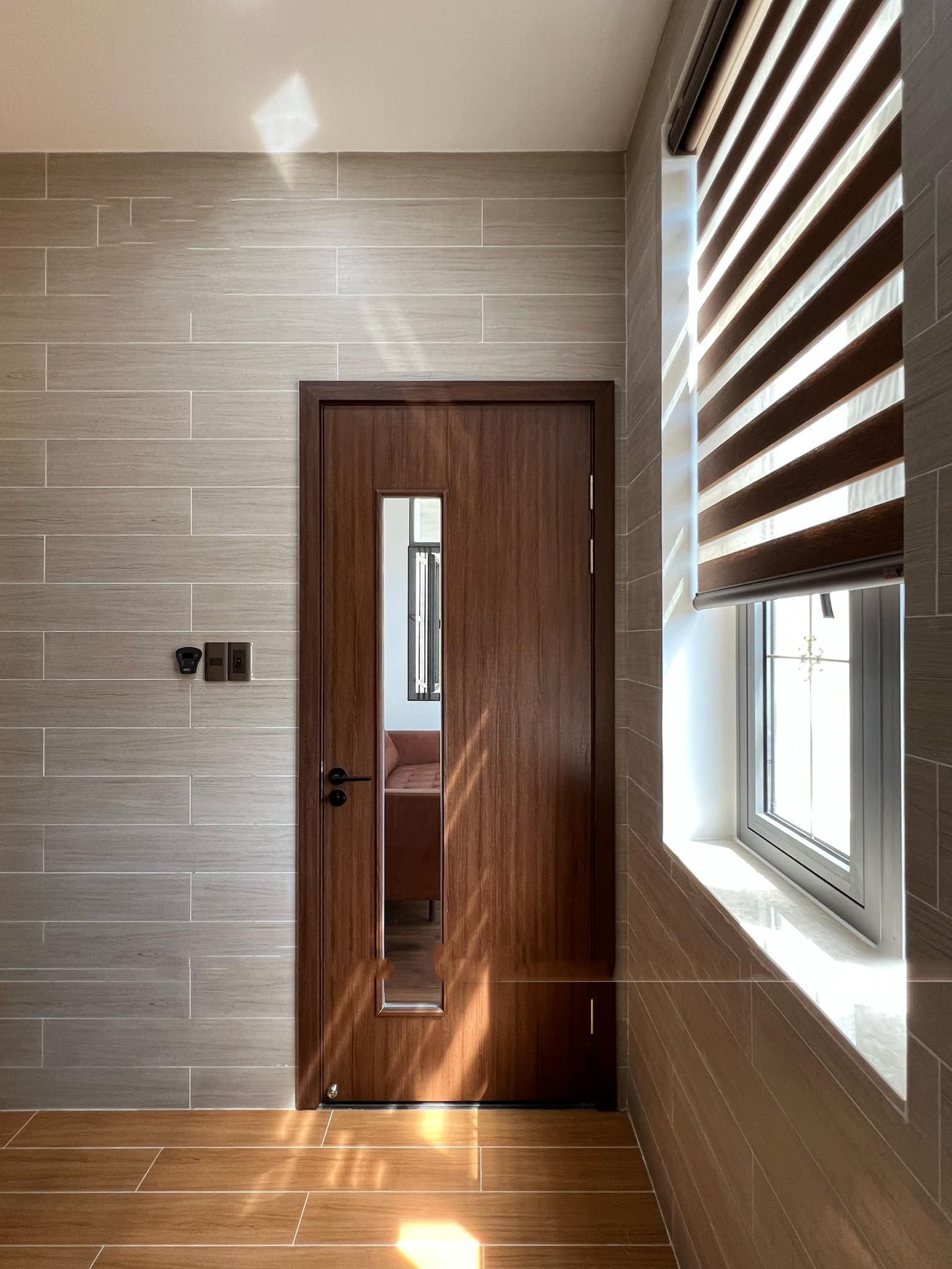 Cửa nhà vệ sinh cao cấp