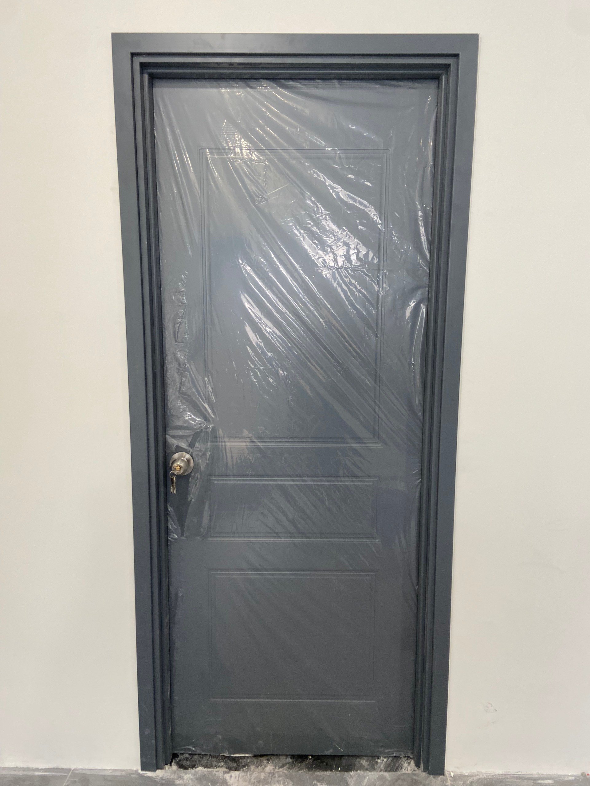 Cửa phòng làm bằng nhựa giả gỗ bền đẹp