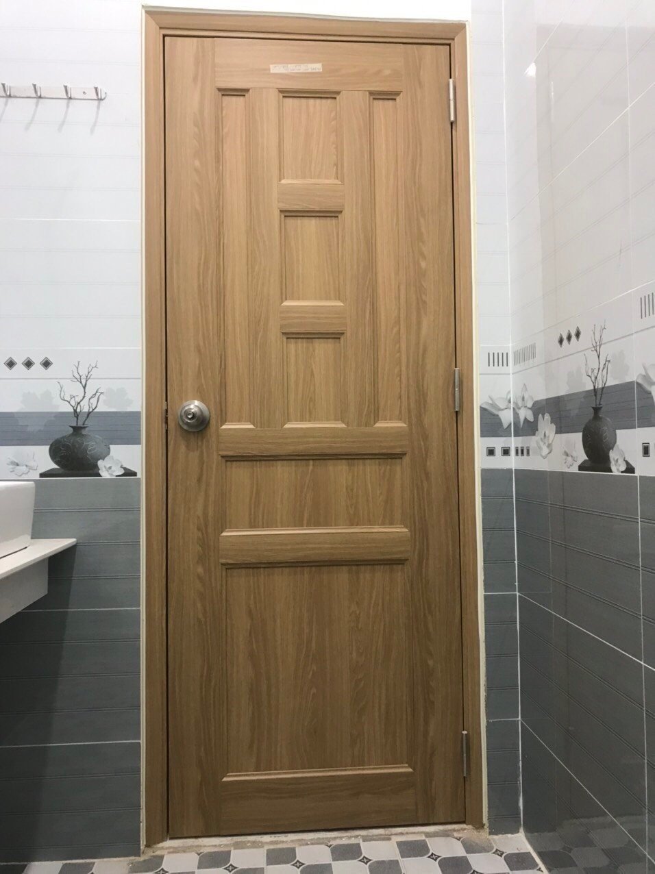 Giá cửa nhựa gỗ Đài Loan- Cửa bền giá rẻ