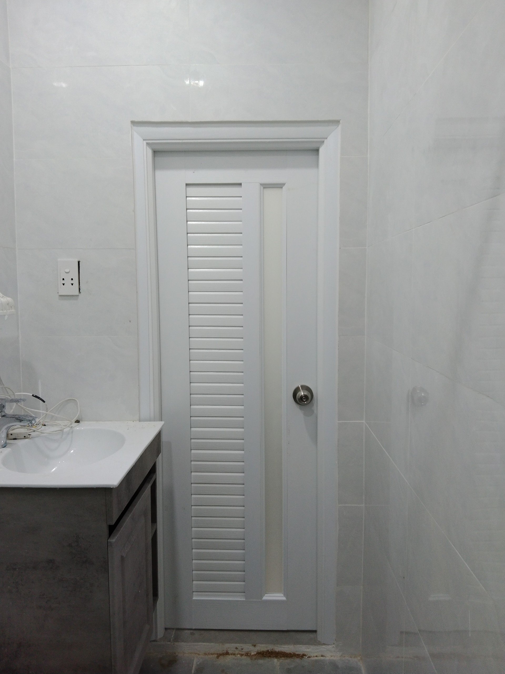 Giá cửa nhựa gỗ Đài Loan- Cửa bền giá rẻ