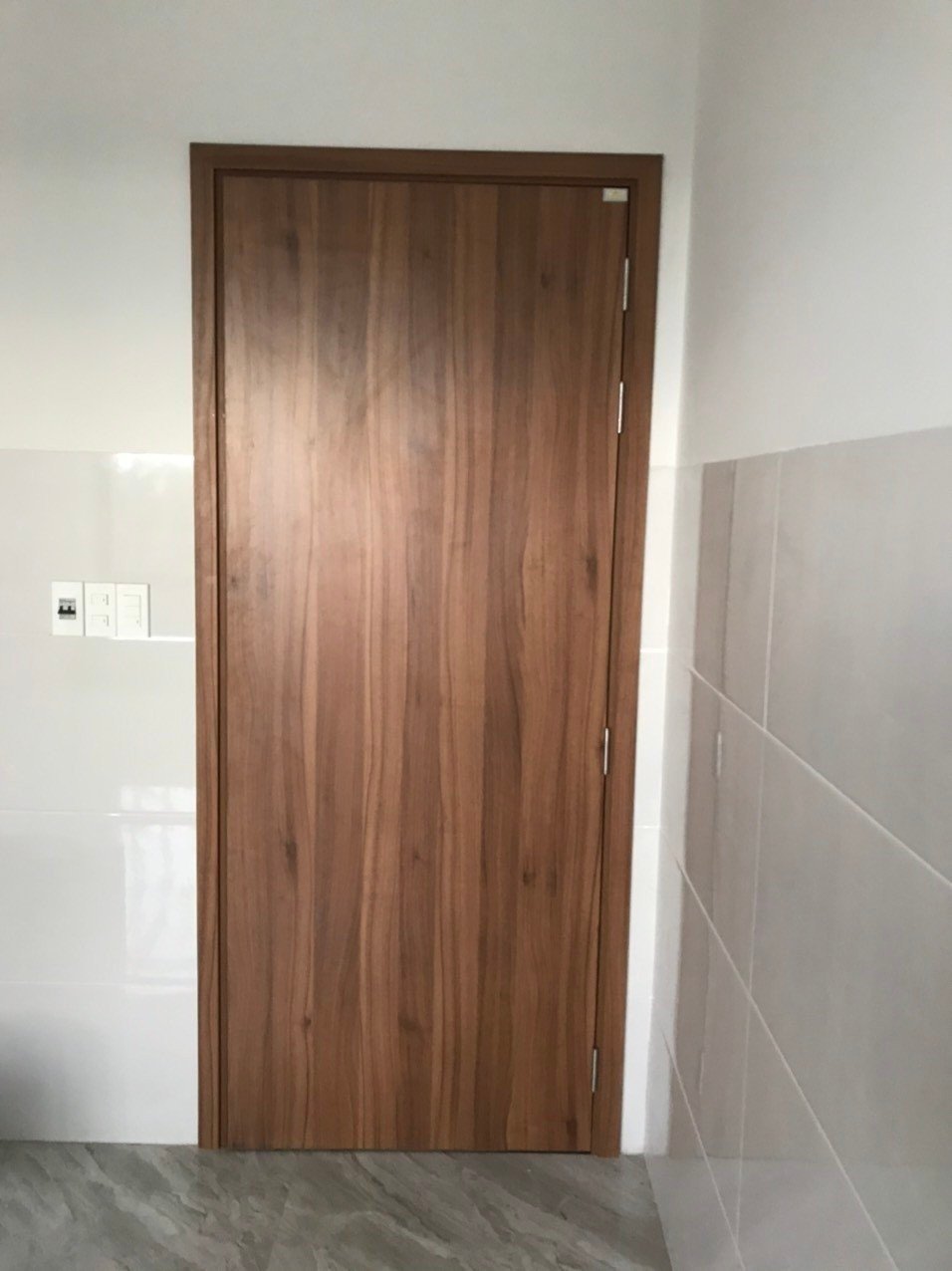 Cửa gỗ MDF chống ánh nắng trực tiếp